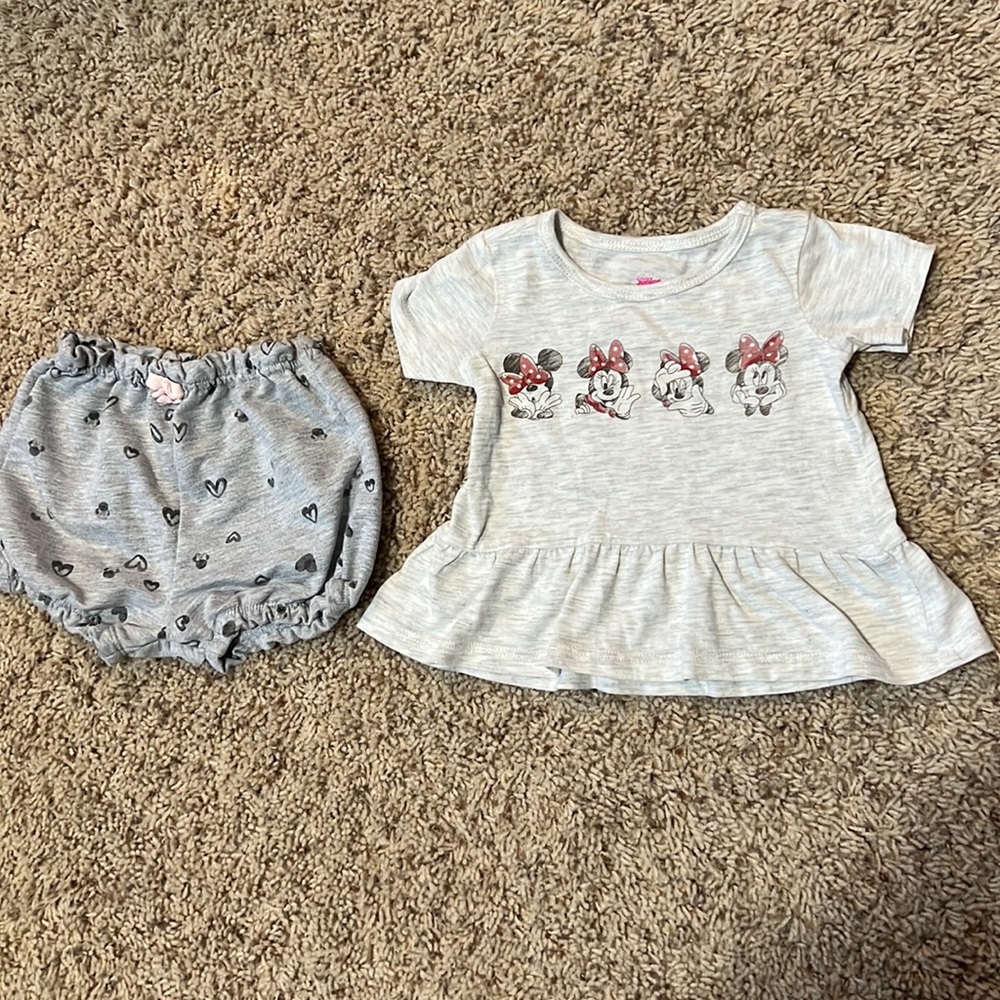 Like new Disney Minnie Mouse peplum blouse and shorts for baby girl - size 12M